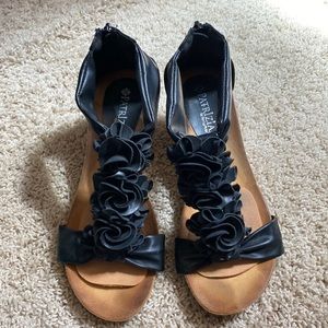 Flower design sandal